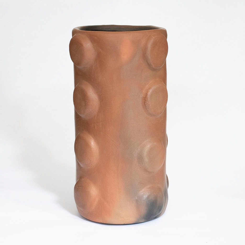 Maceta barro alta flaca bolitas