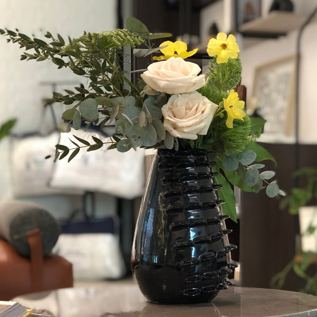 Florero mediano puas negro