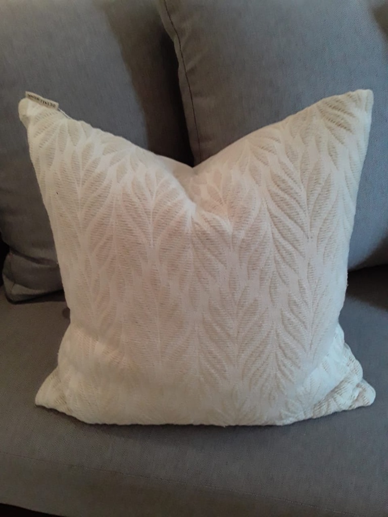 Cojin Mariposa Cuadrado blanco