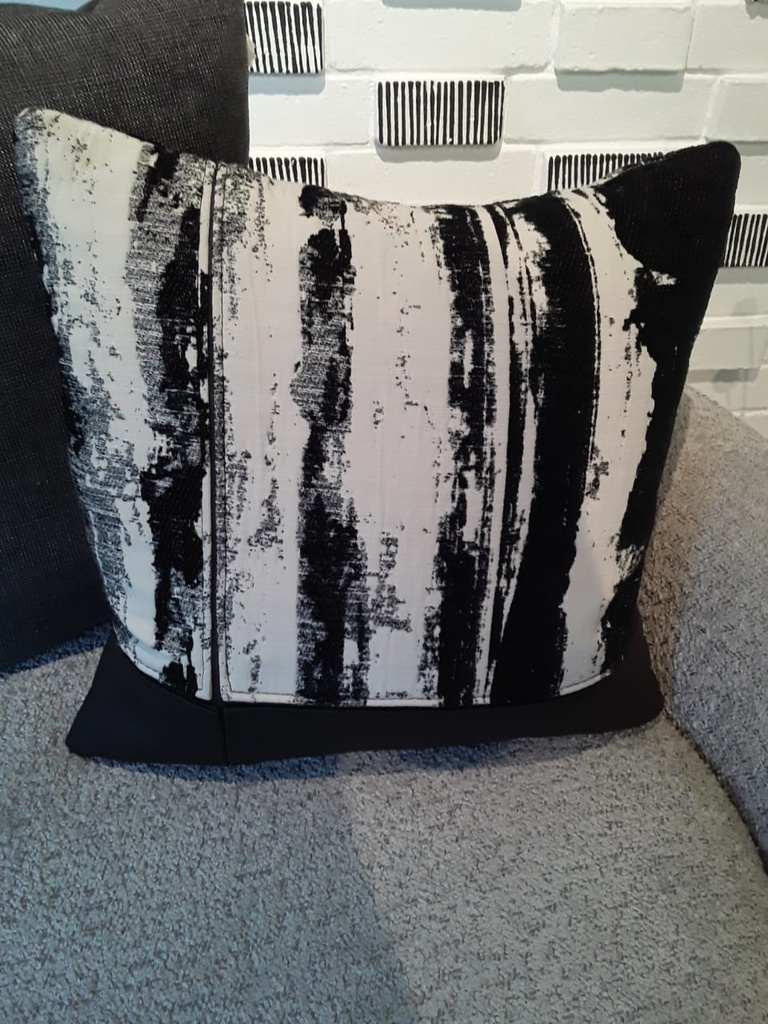 Cojin Elio/ negro y blanco