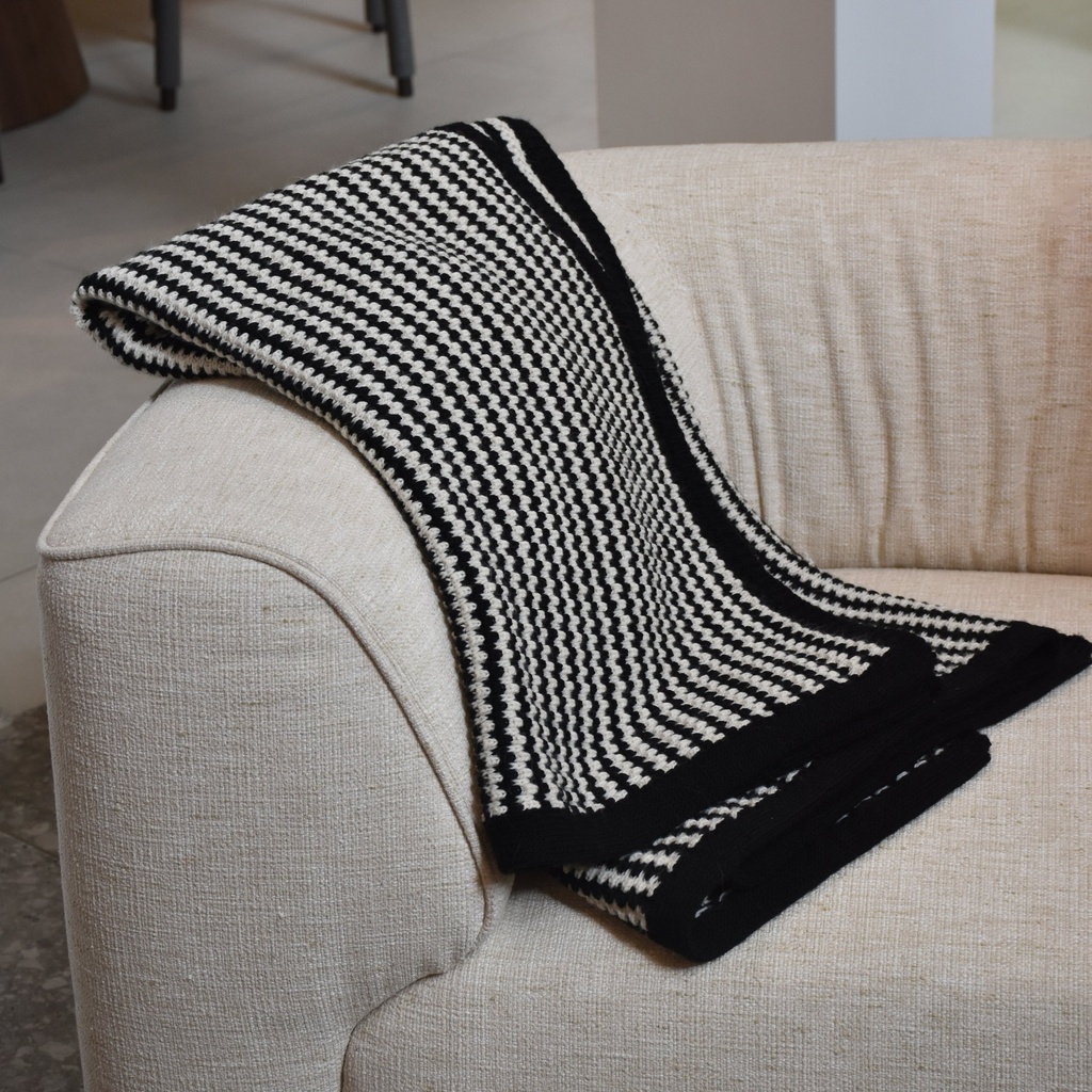 Throw Líneas Negro y Blanco Grueso