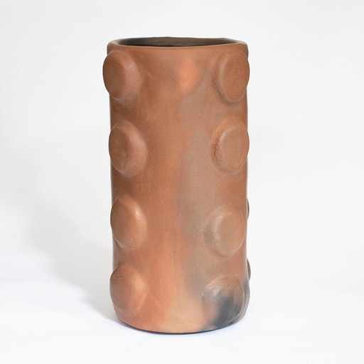 [M0001] Maceta barro alta flaca bolitas