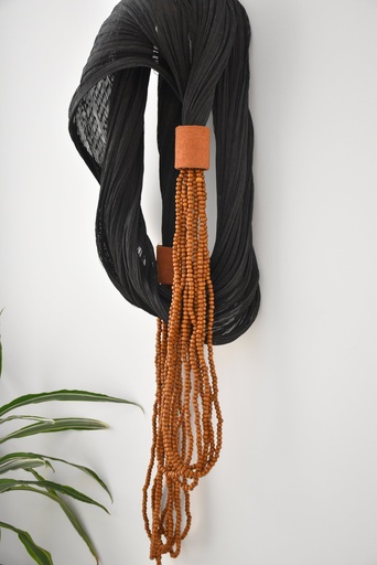 Collar Negro De Hilos gruesos y piedras café en puntas